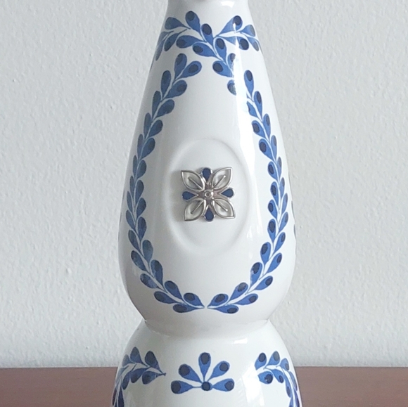 Clase Azul Empty Tequila Bottle with Cap – 750ml Hand-Painted Ceramic – Collecti - Picture 2 of 4